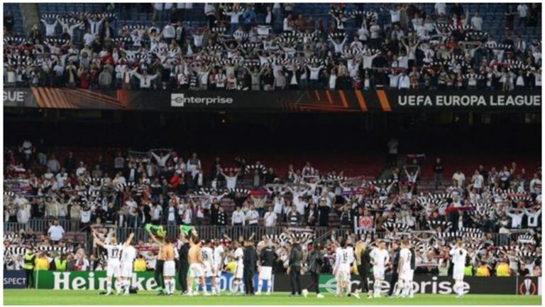 Hinchas del Barsa molestos por flujo de fanáticos visitantes en el Camp Nou