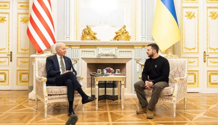 Joe Biden realiza una visita sorpresa a Kiev y se reúne con Zelenski