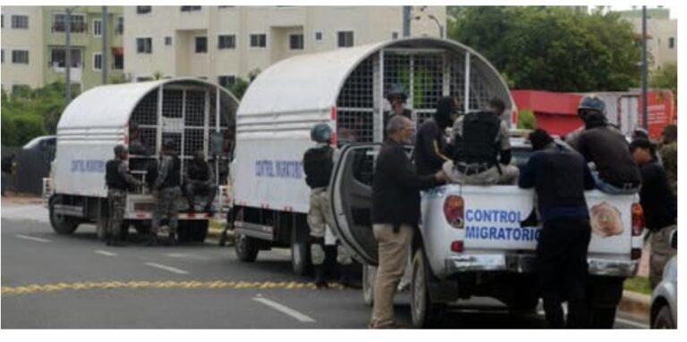 Migración detiene para repatriar 354 nacionales haitianos ilegales interceptados en El Hoyo de Friusa y otros de Higuey en La Altagracia
