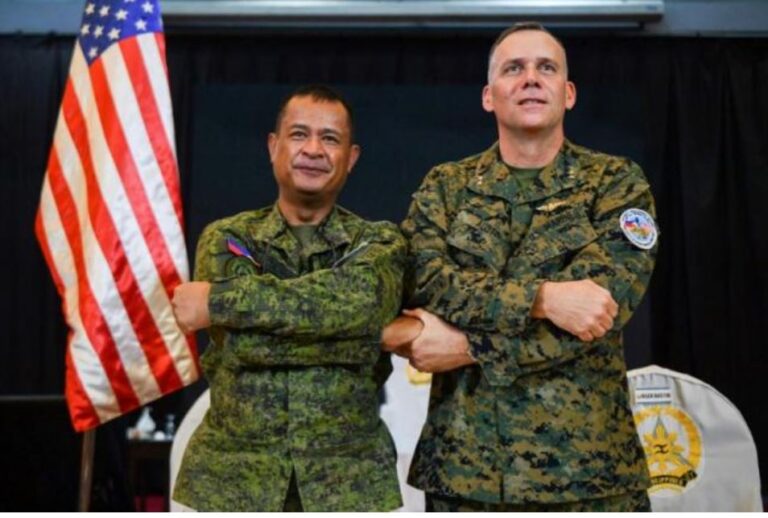 EEUU promete defender a Filipinas incluso en el mar de China Meridional