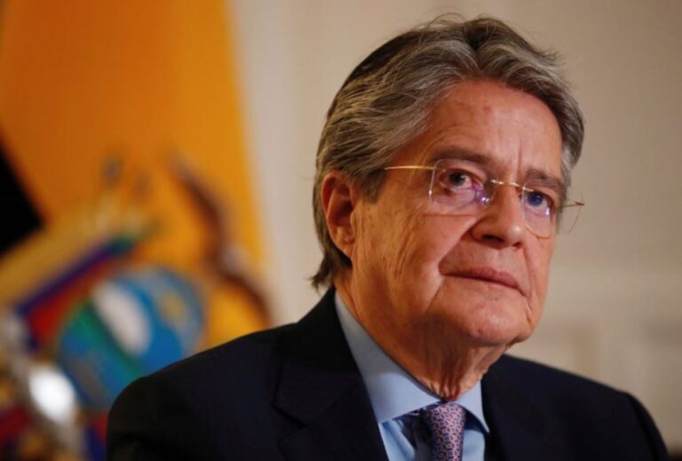 Presidente de Ecuador acudirá al Congreso para juicio político en su contra