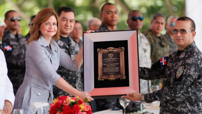 Vicepresidenta Raquel Peña encabeza graduación de 903 nuevos agentes de la Policía Nacional en San Cristóbal