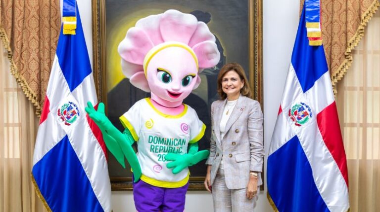 Vicepresidenta Raquel Peña recibe a Taní, mascota de la Copa Mundial Femenina Sub-17